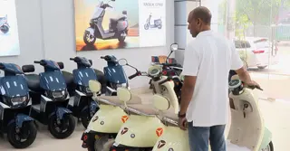 জ্বালানি সংকট: চাহিদা বেড়েছে ইলেকট্রিক বাইকের, সৌর চার্জের ওপর জোর বিশেষজ্ঞদের